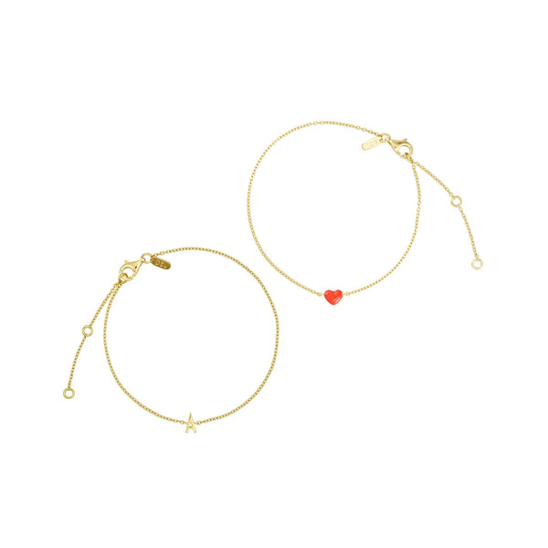 Armband-Set Love & Initial: Little Big Love Armband mit rotem Herz und Archetype Buchstaben-Armband, 18k vergoldet – Design Letters